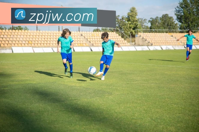 华体会体育官网app赛事直播解说员APP 体育赛事宣传图